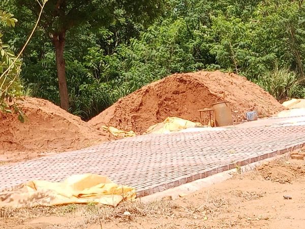 Bricks – ඇඹිලිපිටිය ගඩොල්