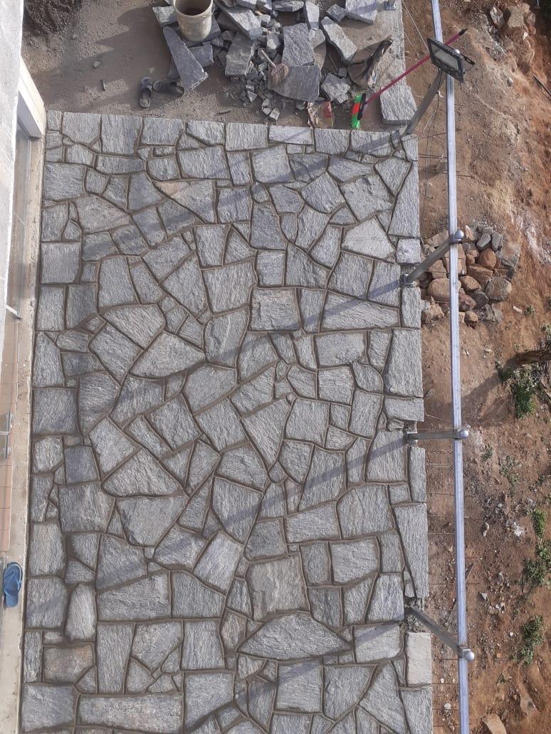 DEDUNU NATURAL STONE – ස්වාභාවික ගල් පතුරු