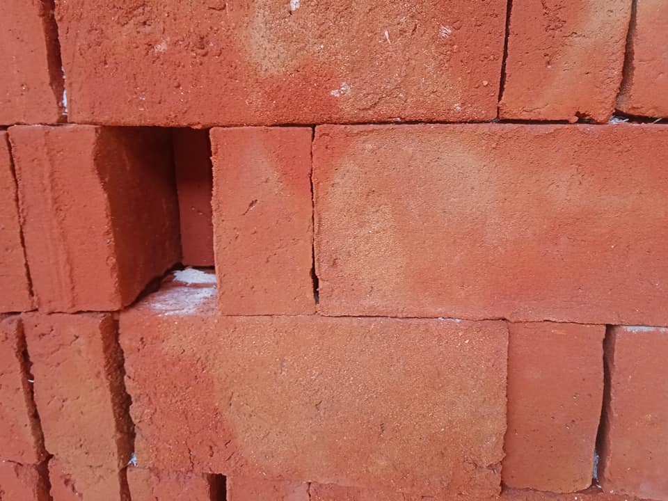 Bricks – ඇඹිලිපිටිය ගඩොල්