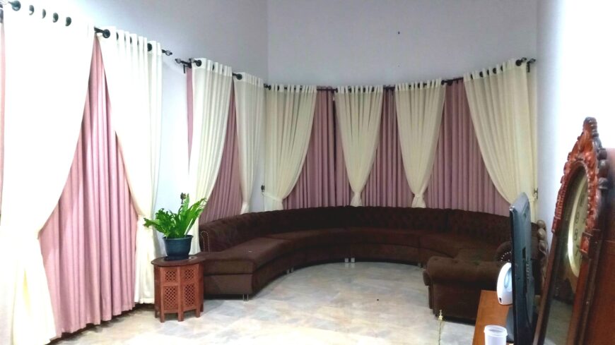 WR Mart Curtain