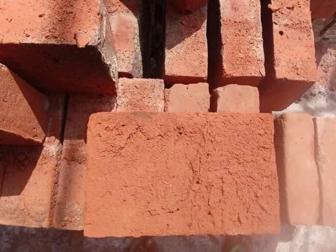 Bricks – දර පෝරනු ගඩොල්
