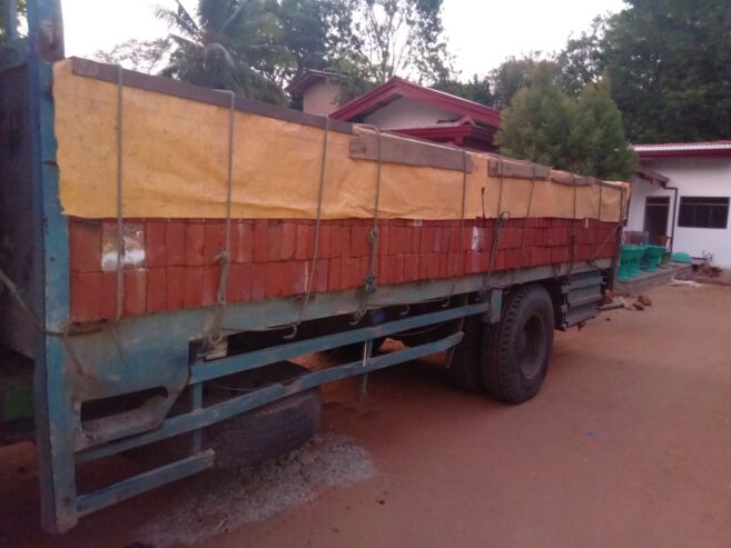 Bricks – රතු ගඩොල්