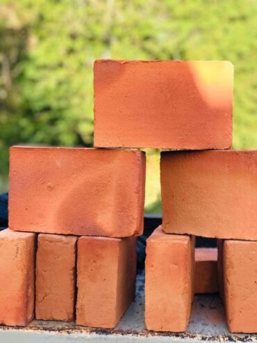 Bricks – දර පෝරනු ගඩොල්